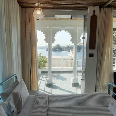 Paddy'S Loft The Lake View Hostel Удайпур Экстерьер фото